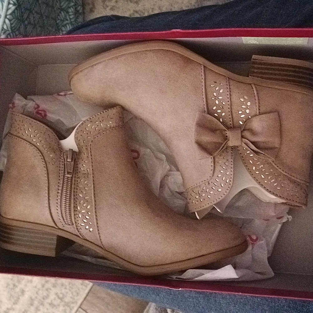 SO girls bootie 3